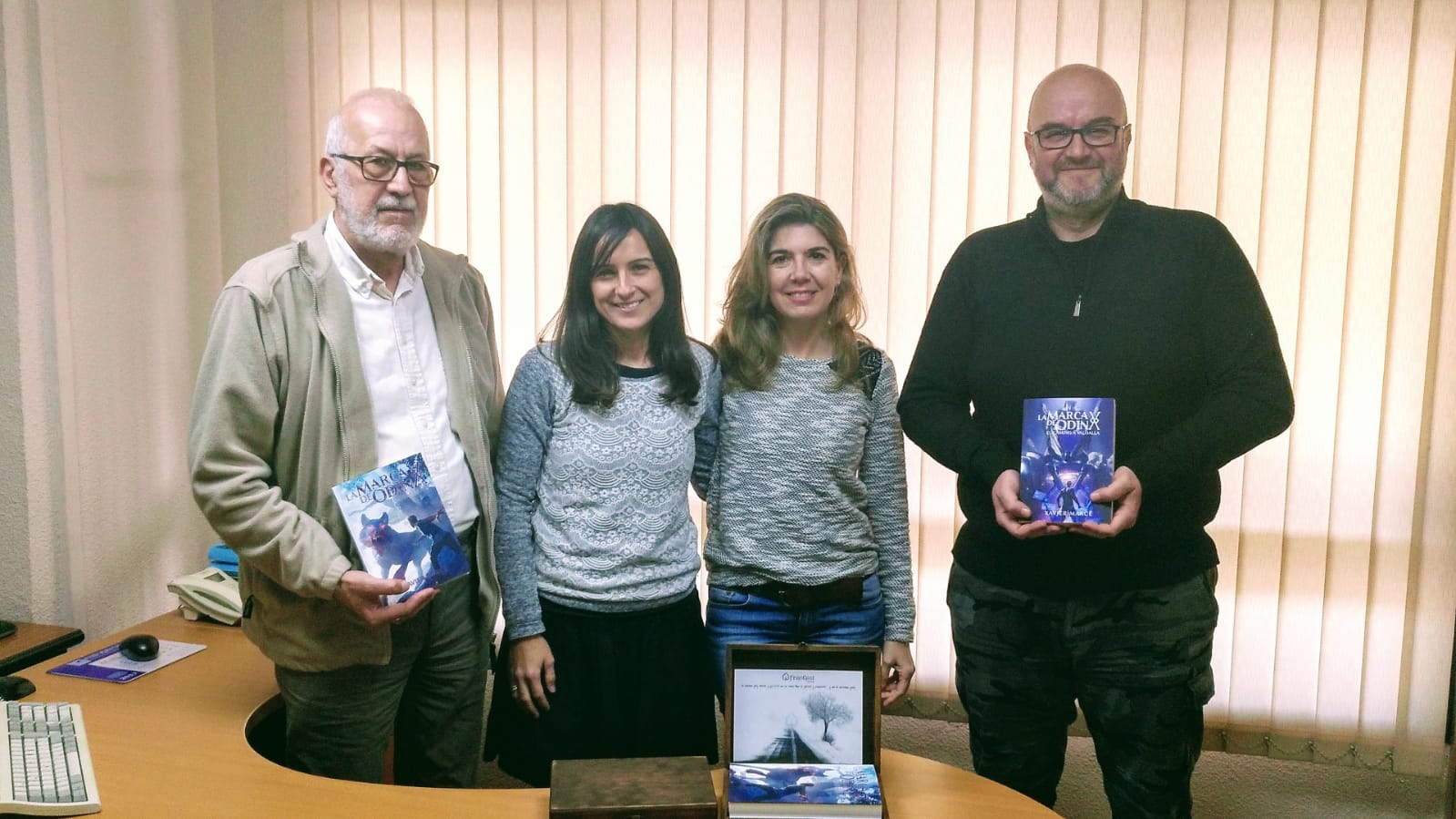 La asesoría y gestoría de Alicante, Finangest, regaló los libros de La marca de Odín a sus clientes por Navidad